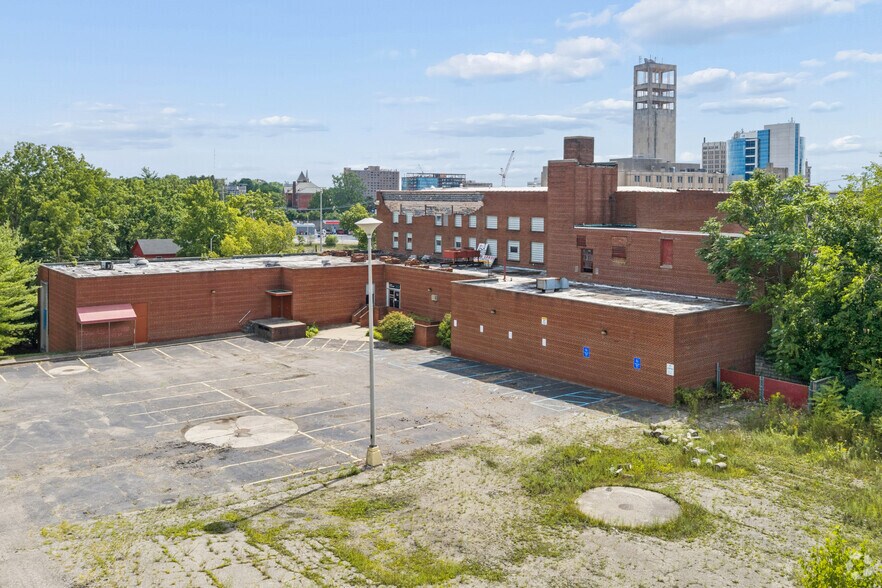 More Photos Of 131 University Dr, Pontiac Health Club For Sale