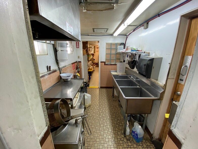 More Photos Of 1211 E Lewis St, Pasco Convenience Store For Sale