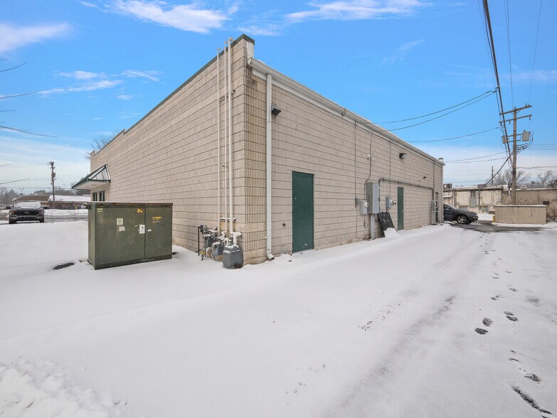 More Photos Of 825 Michigan Ave, Marysville Freestanding For Lease