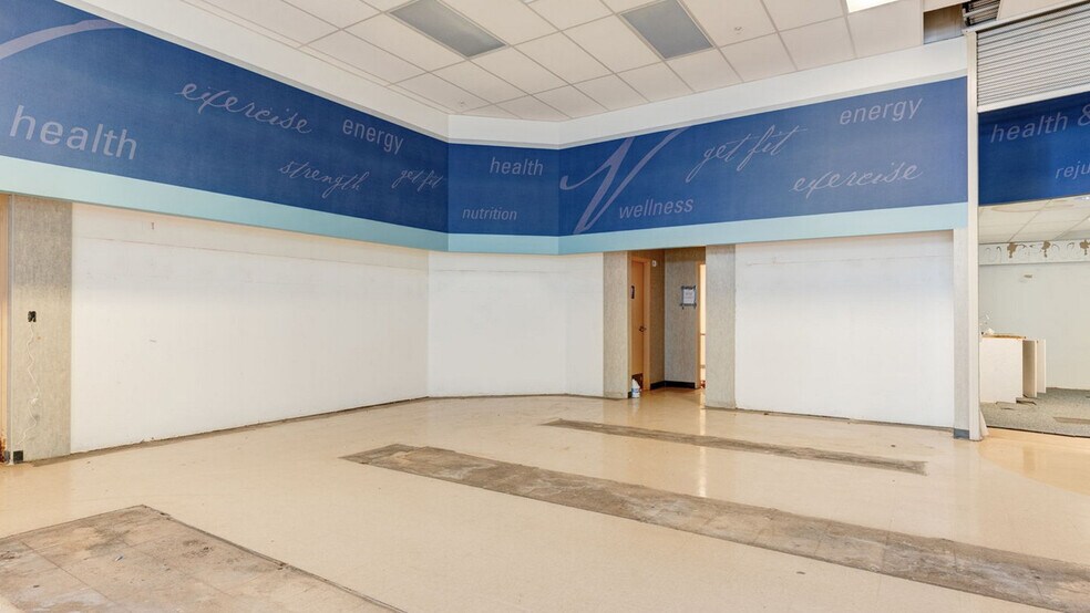 More Photos Of 85 Middletown Ave, North Haven Drugstore For Sale