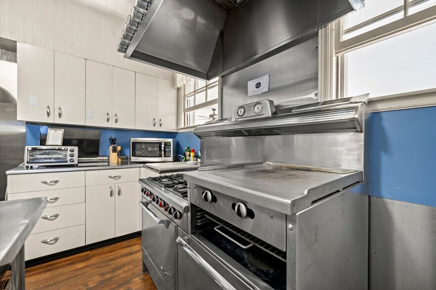 More Photos Of 132 E College St, Griffin Hospitality For Sale