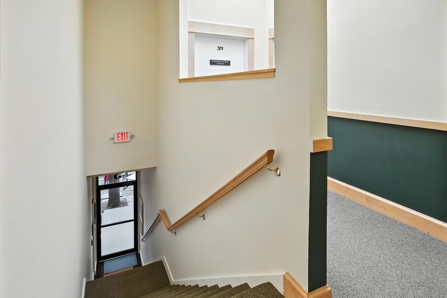 More Photos Of 5-7 Strong Ave, Northampton Storefront Retail Office For Lease