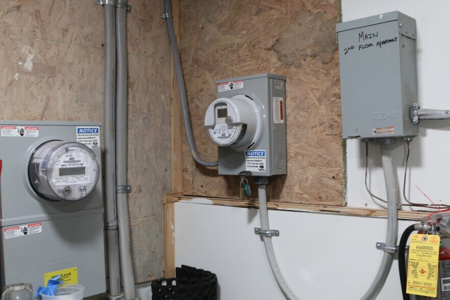 More Photos Of 3101 E Baltimore St, Baltimore General Retail For Sale