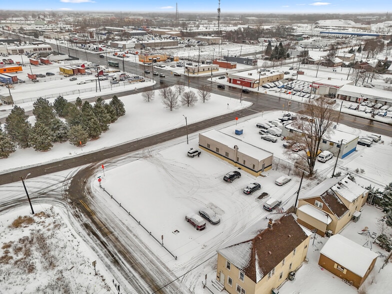 More Photos Of 10531 Wren St, Dearborn Bar For Sale