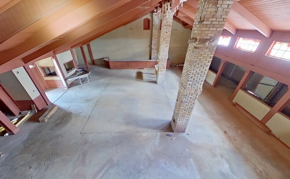 More Photos Of 610 N Navy Blvd, Pensacola Freestanding For Lease