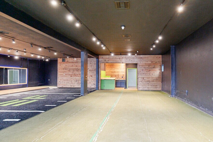 More Photos Of 375-377 MacArthur Blvd, San Leandro Freestanding For Lease