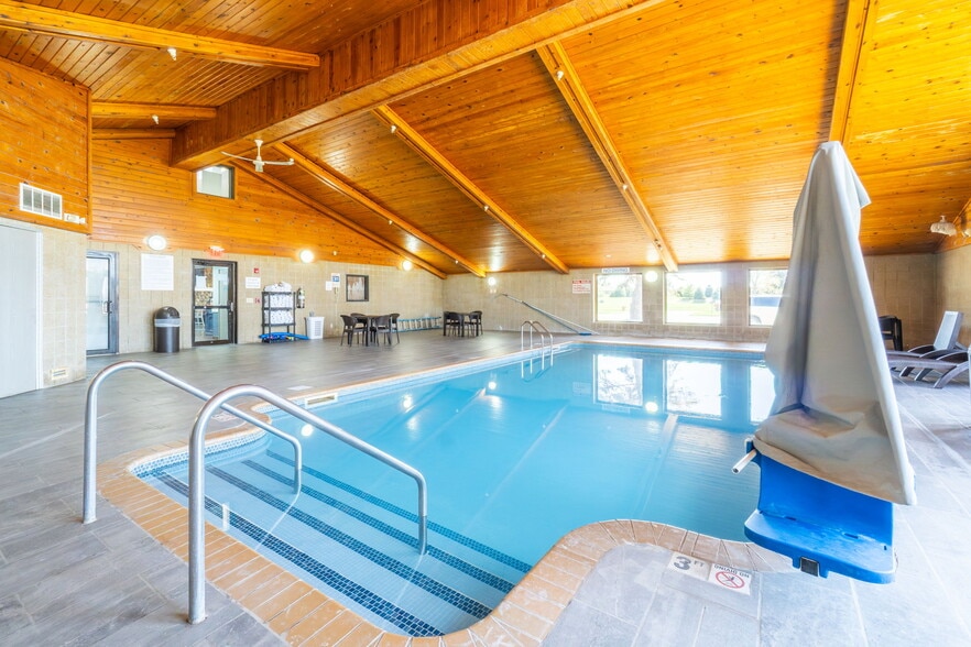 More Photos Of 4230 S Lewis Blvd, Sioux City Hotel For Sale