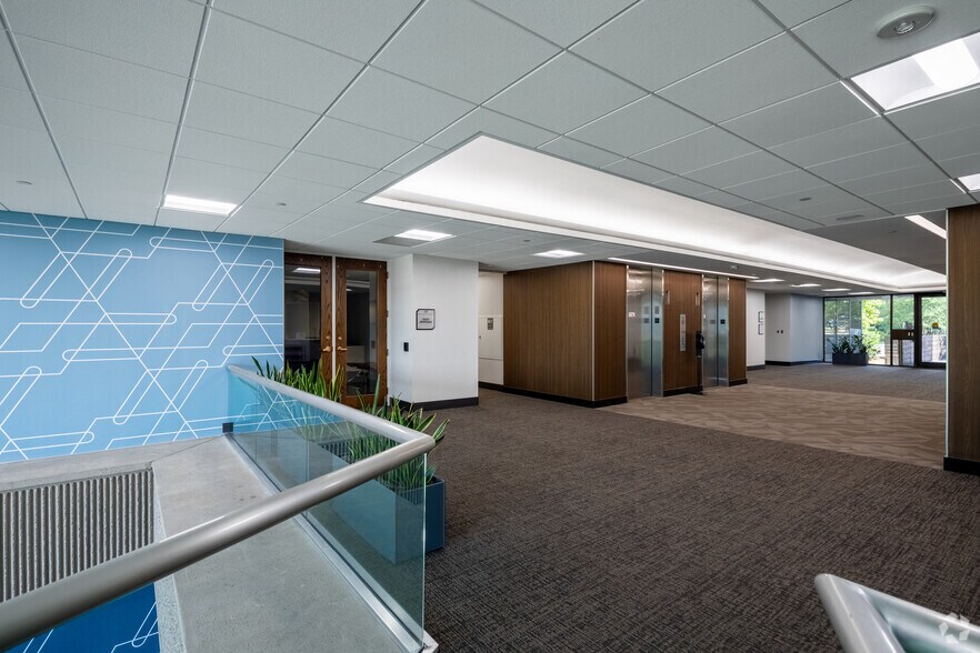 More Photos Of 5901 Peachtree Dunwoody Rd NE, Atlanta Unknown For Lease