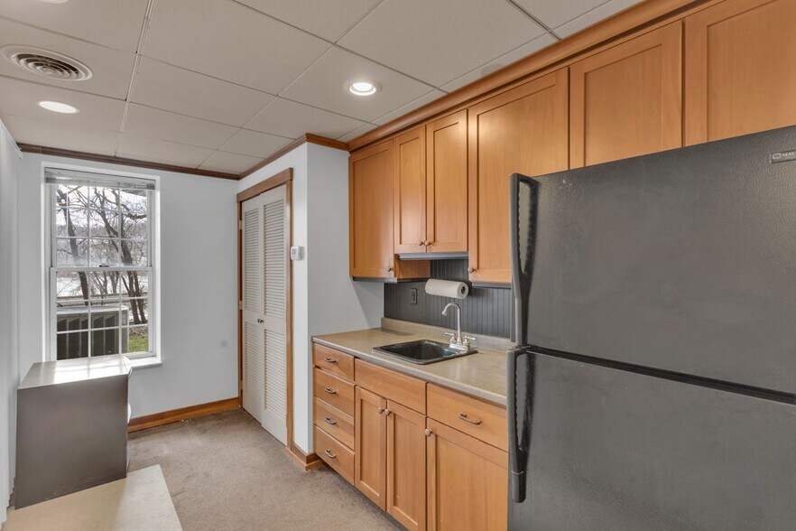 More Photos Of 1106 Ohio River Blvd, Sewickley Office For Sale