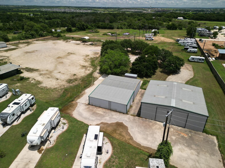 More Photos Of 126 Grist Mill Rd, Kyle Warehouse For Lease