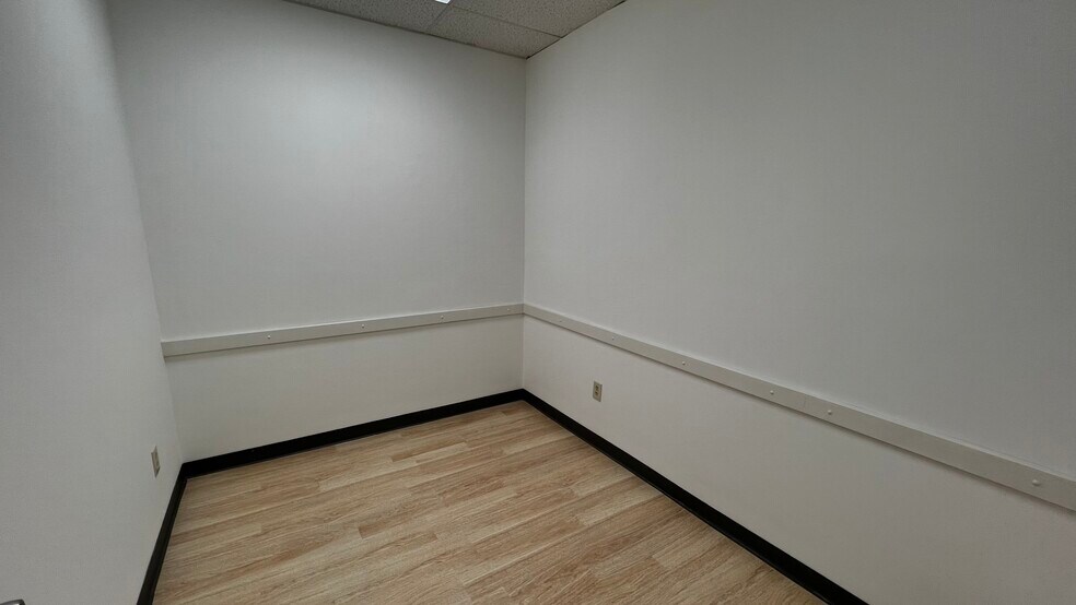 More Photos Of 25 S Broad St, Nazareth Medical For Lease