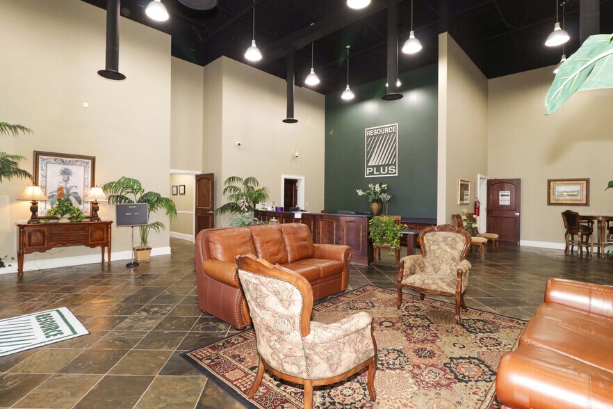 More Photos Of 160 Cedar Pointe Dr, Mooresville Flex For Sale