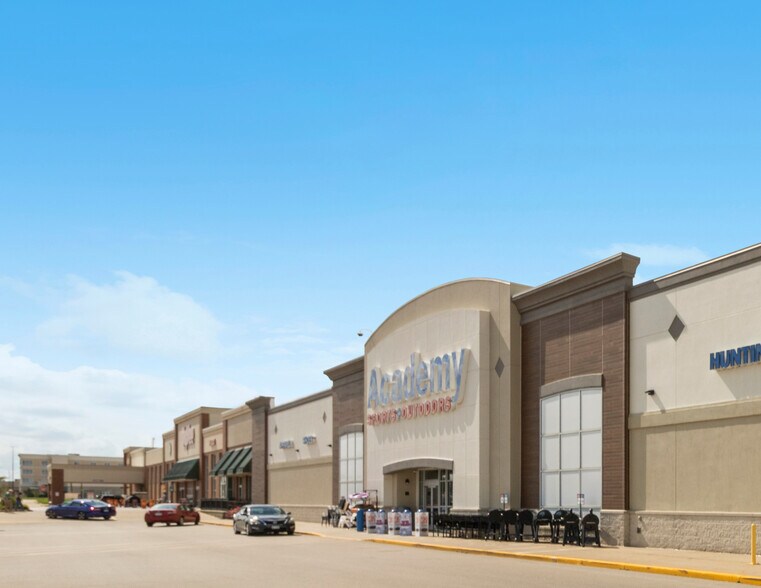 More Photos Of 7611 N Grand Prairie Dr, Peoria Department Store For Sale