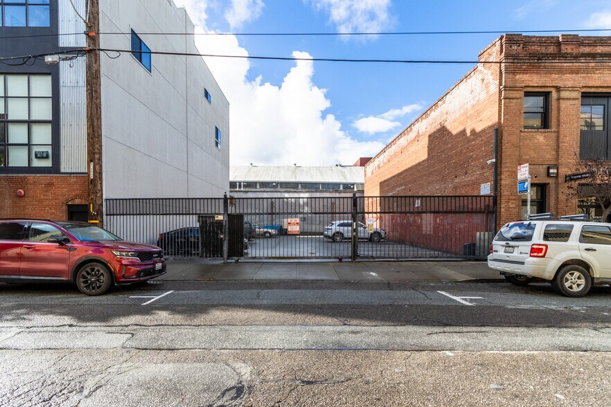 More Photos Of 425-427 Brannan St, San Francisco Showroom For Lease