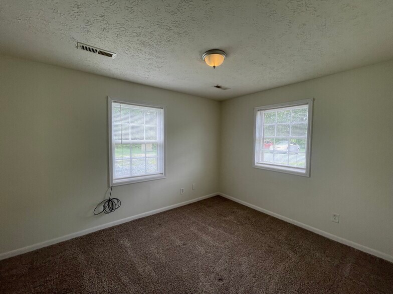 More Photos Of 193 Cedar Cove Ln, Spout Spring Apartments For Sale