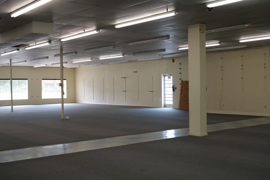 More Photos Of 6600 N Tryon St, Charlotte General Retail For Sale