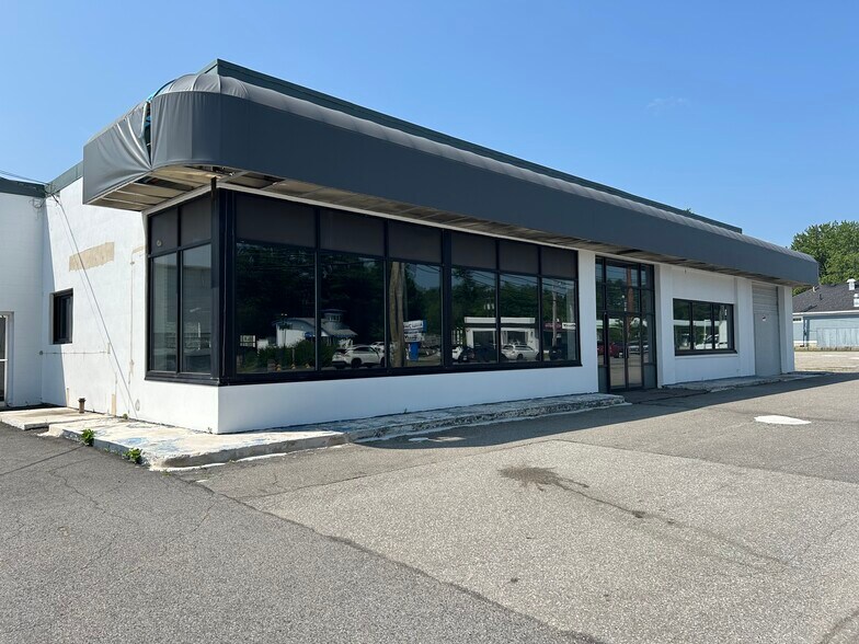 More Photos Of 157 Pleasant St, Brunswick Auto Dealership For Lease