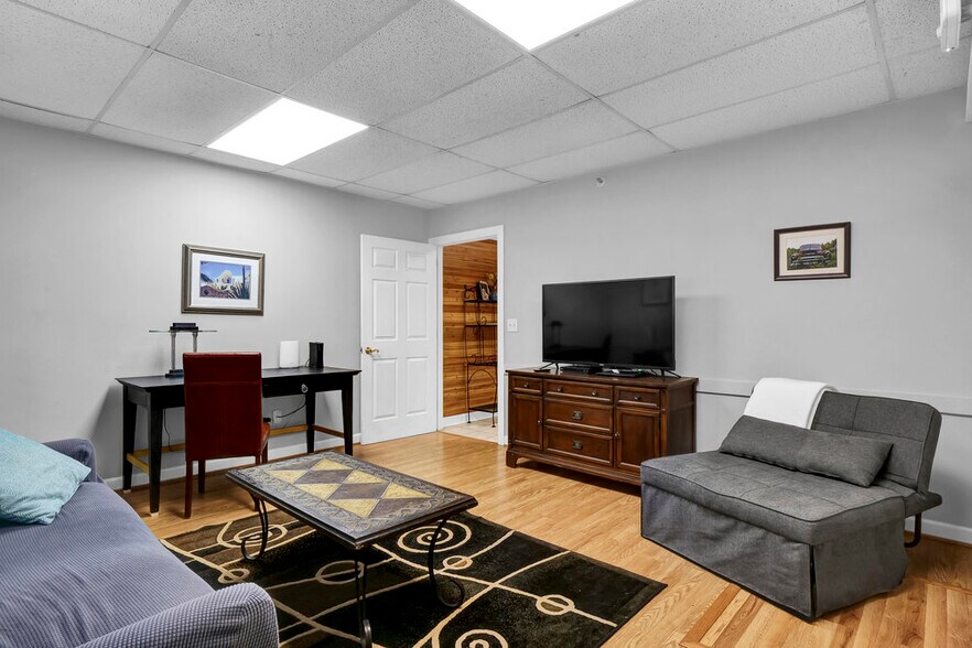More Photos Of 2020 Princess Place Dr, Wilmington Freestanding For Sale