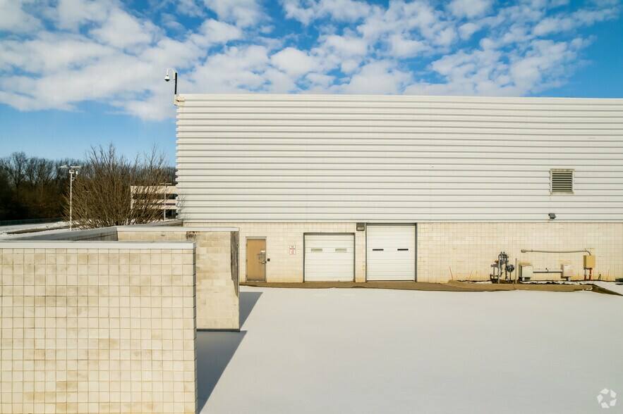 More Photos Of 43811 Plymouth Oaks Blvd, Plymouth Manufacturing For Sale