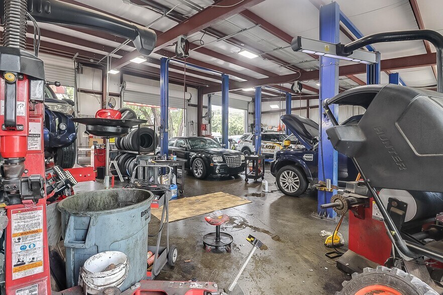 More Photos Of 4283 Popps Ferry Rd, Diberville Auto Repair For Sale