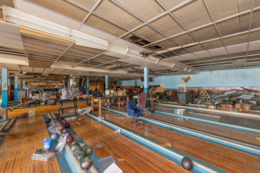 More Photos Of 1820 E 30th St, Cleveland Sports And Entertainment For Sale