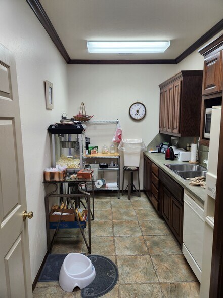 More Photos Of 27 E Ayers St, Edmond Office For Lease
