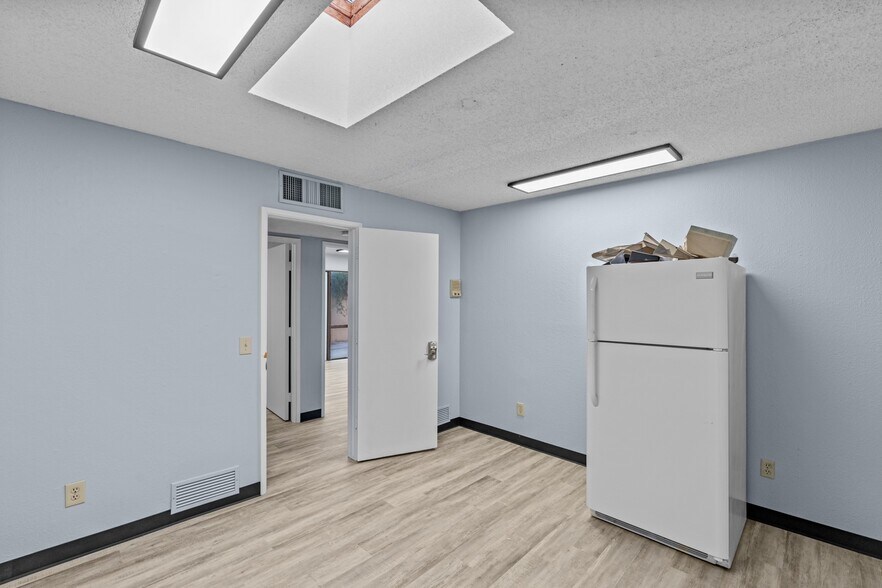 More Photos Of 502 N Silverbell Rd, Tucson Rehabilitation Center For Lease