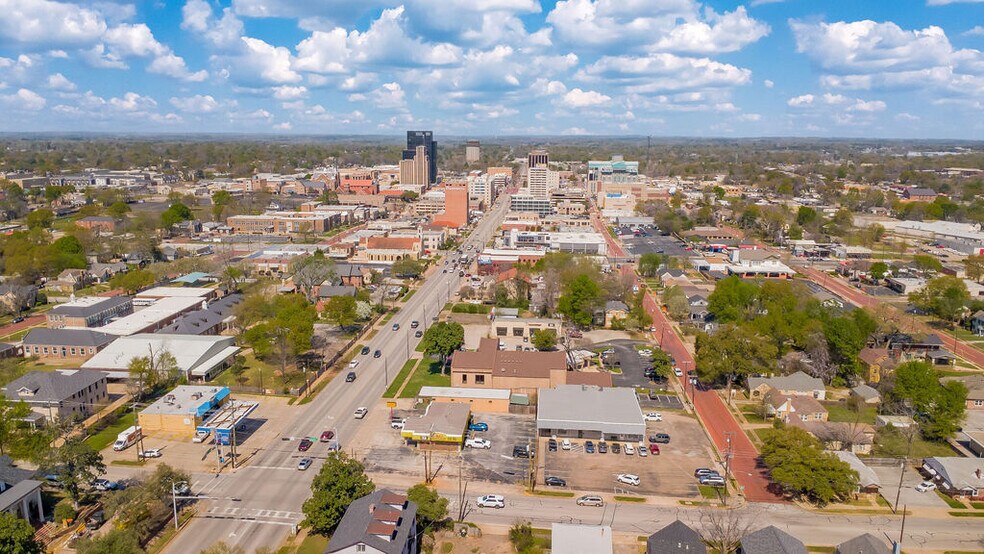More Photos Of 313 E Charnwood St, Tyler Office For Lease