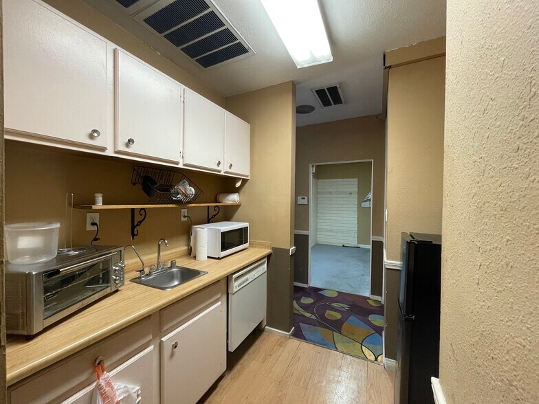 More Photos Of 214 S Maryland Pky, Las Vegas Loft Creative Space For Sale