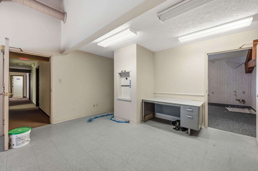 More Photos Of 412 E River St, Elyria Office For Sale