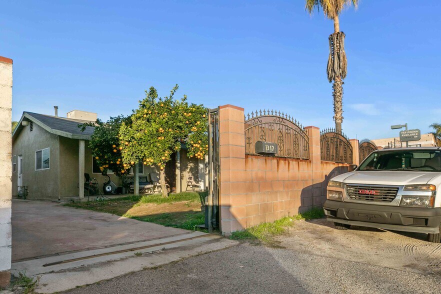 More Photos Of 7317 Clybourn Ave, Sun Valley Contractor Storage Yard For Sale