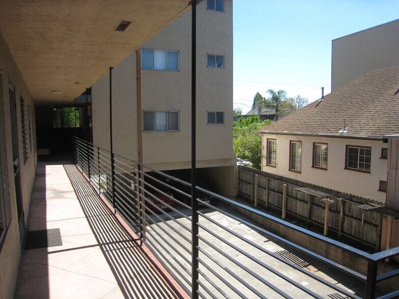 More Photos Of 407 Vernon St, Oakland Apartments For Sale