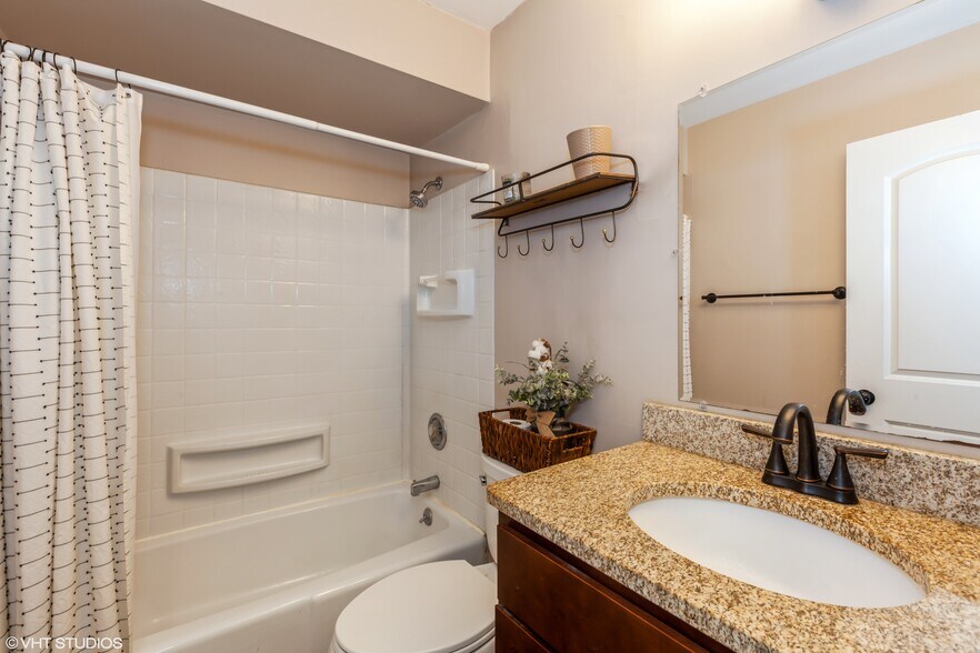 More Photos Of 1621 Ogden Ave, Lisle Office Residential For Sale