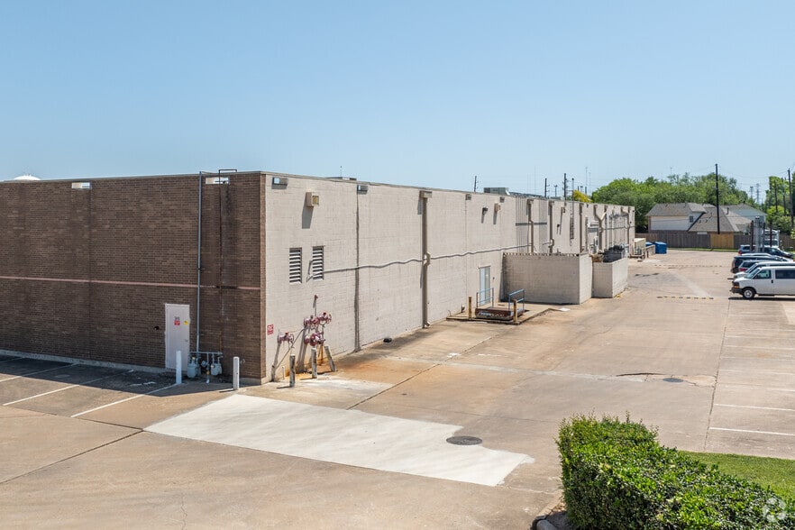 More Photos Of 3412 Highway 6, Sugar Land Storefront For Lease