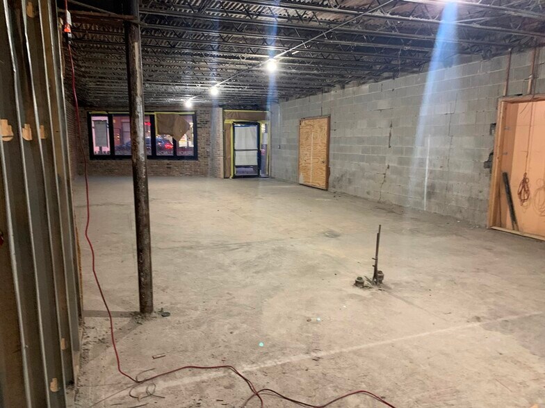 More Photos Of 2829-2833 N Broadway St, Chicago Storefront Retail Office For Lease