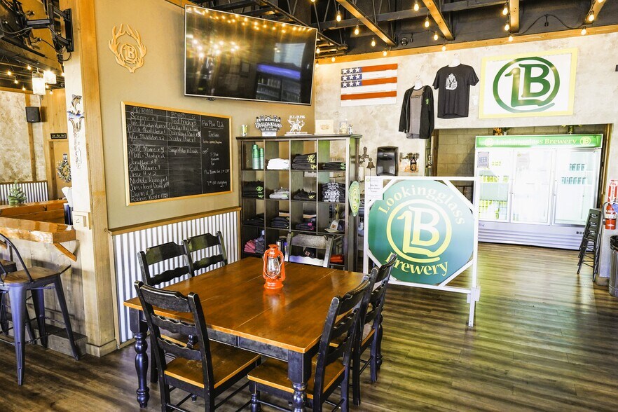 More Photos Of 194 SE Main St, Winston Flex For Sale