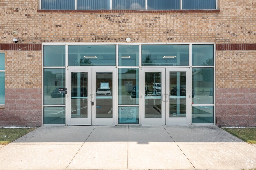 More Photos Of 1940 Enchanted Way, Grapevine Office For Sale