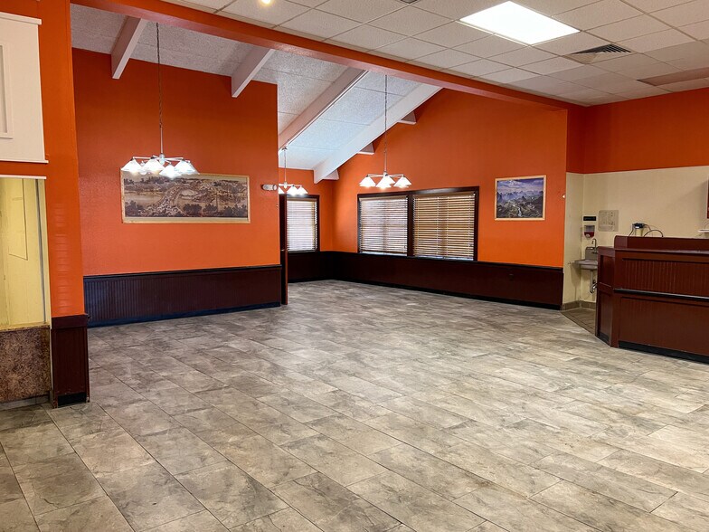 More Photos Of 12090 Mason Montgomery Rd, Cincinnati Restaurant For Sale