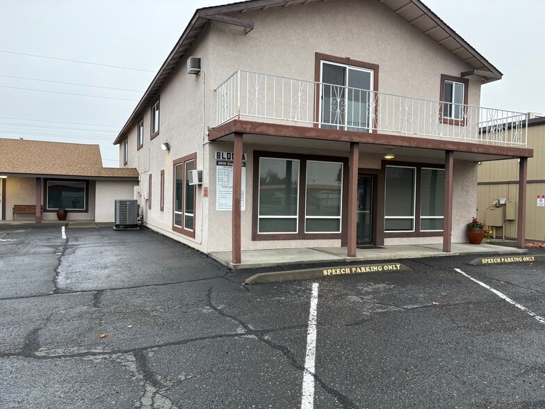 More Photos Of 8514 W Gage Blvd, Kennewick Storefront Retail Office For Lease