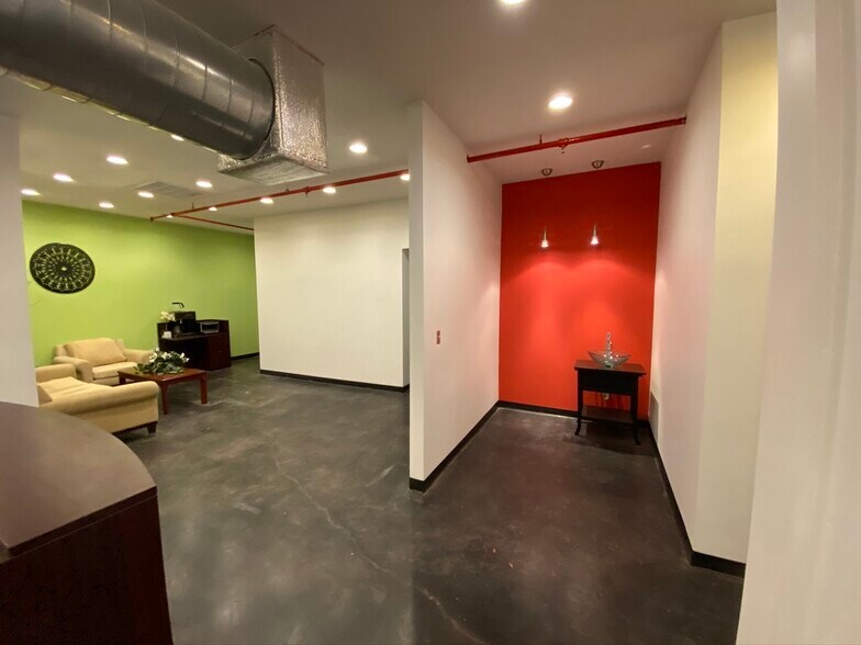 More Photos Of 1501 Iron St, North Kansas City Warehouse For Lease