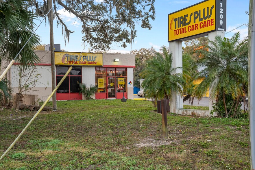 More Photos Of 1209 W Brandon Blvd, Brandon Auto Repair For Sale