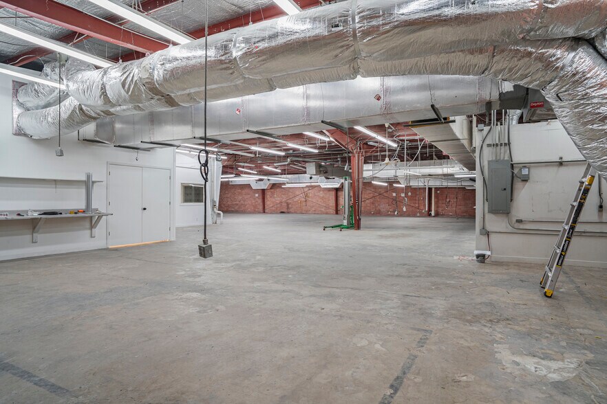 More Photos Of 8610 Botts Ln, San Antonio Freestanding For Lease