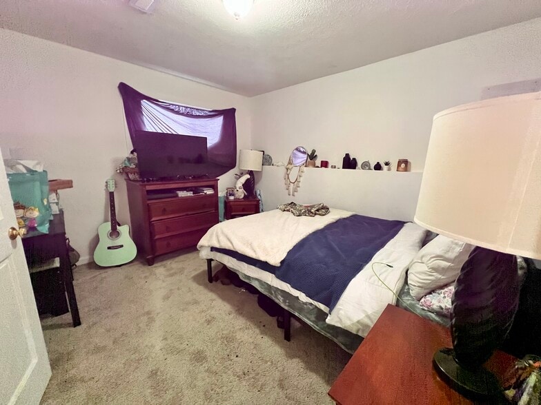 More Photos Of 308 Low St, Bloomington Apartments For Sale
