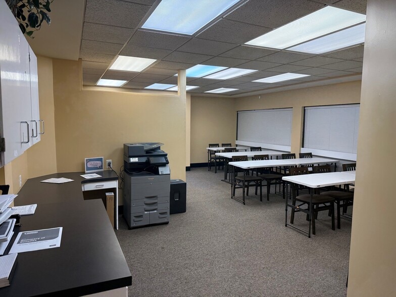 More Photos Of 560-582 W Van Buren St, Corvallis Loft Creative Space For Lease