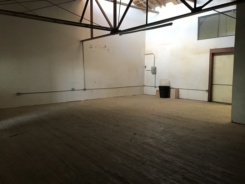 More Photos Of 314 W 58th St, Los Angeles Warehouse For Lease