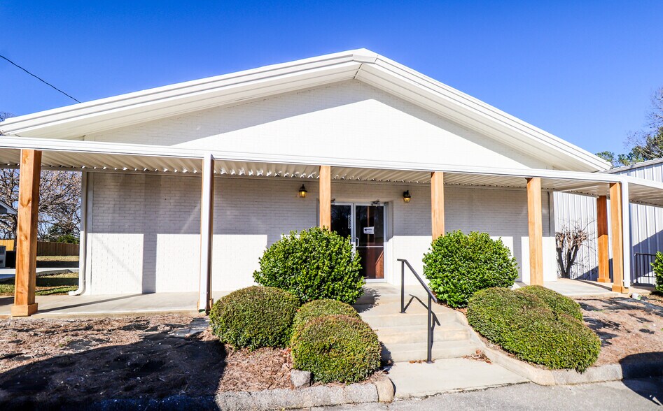 More Photos Of 2889 S Lamar Blvd, Oxford Flex For Sale