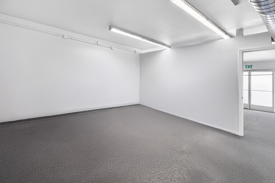 More Photos Of 20847 Sherman Way, Canoga Park Office For Sale