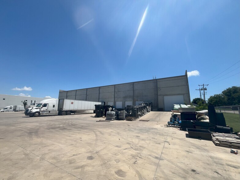 More Photos Of 4700 SW 25th Cir, Oklahoma City Warehouse For Lease