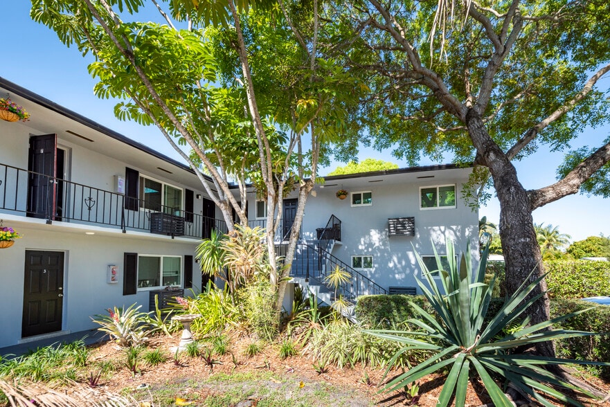 More Photos Of 806 NE 16th Pl, Fort Lauderdale Apartments For Sale