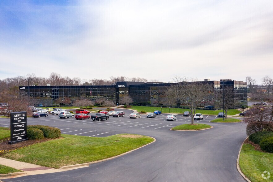 More Photos Of 10400 Linn Station Rd, Louisville Office For Lease